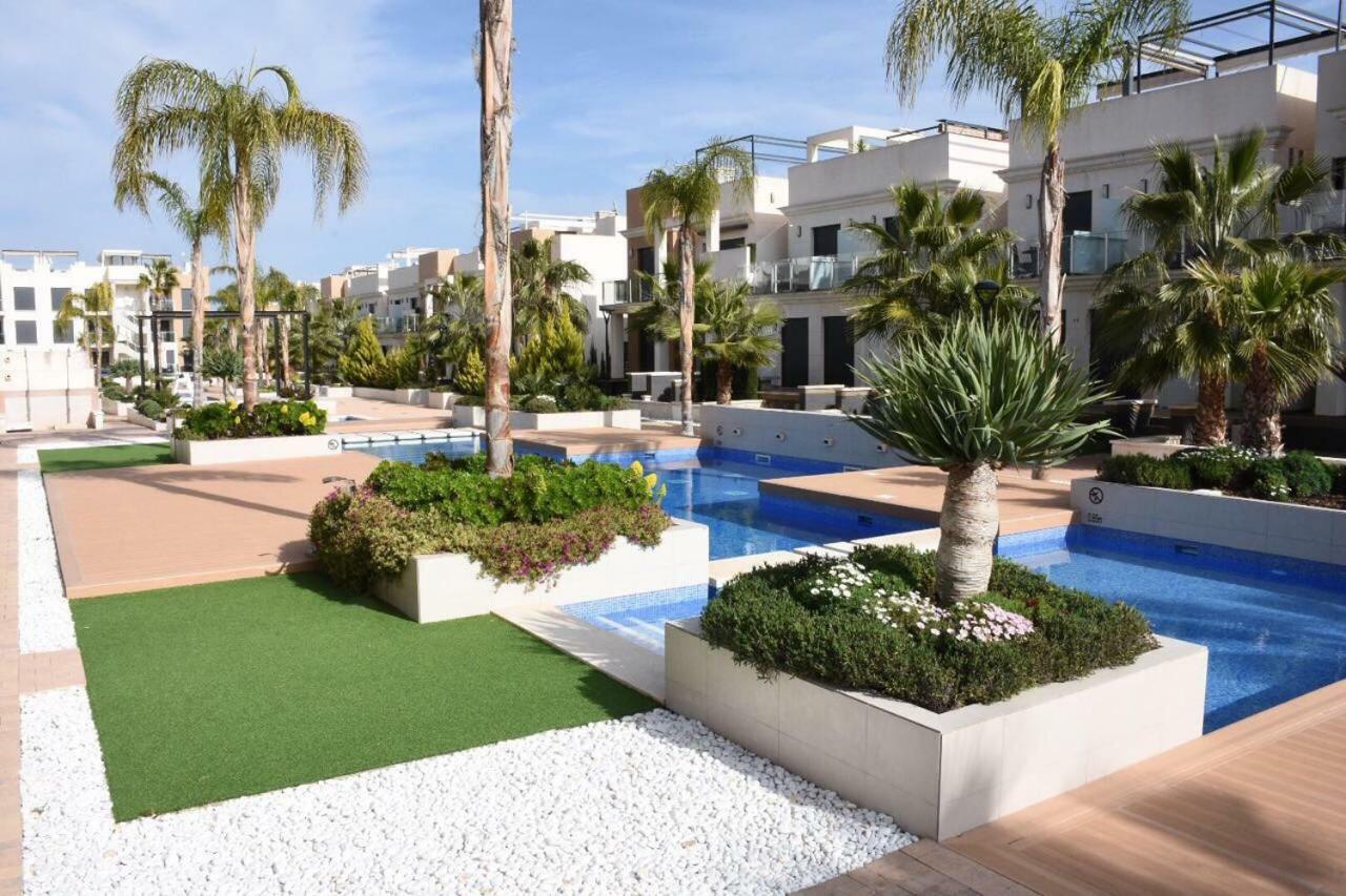 La Zenia Beach Bungalow Hotel Orihuela Exterior photo